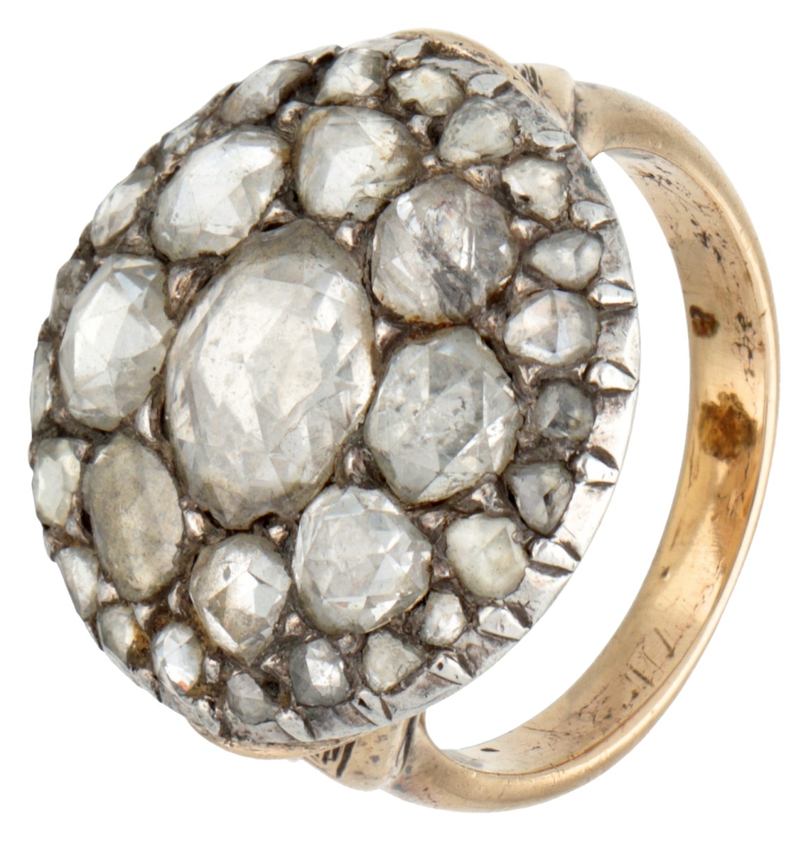 Antieke BWG 9 kt. geelgouden / sterling zilveren Georgiaanse ring bezet met roos geslepen diamanten.