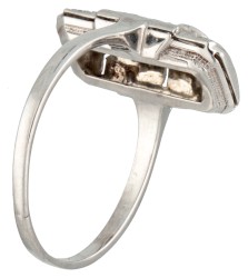 14 kt. Witgouden art deco ring bezet met ca. 0.29 ct. diamant.