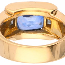 Geelgouden heren zegelring, met ca. 0.25 ct. diamant en ca. 6.50 ct. natuurlijke saffier - 18 kt.