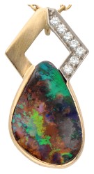 18 kt. Geelgouden collier en modernistische hanger bezet met boulder opaal en diamant.