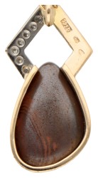 18 kt. Geelgouden collier en modernistische hanger bezet met boulder opaal en diamant.