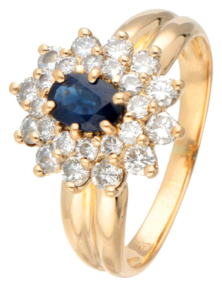 18 kt. Geelgouden entourage ring bezet met ca. 0.47 ct. natuurlijke saffier en ca. 0.84 ct. diamant.