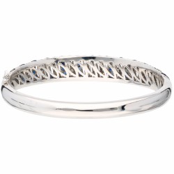 Witgouden bangle armband, met ca. 2.75 ct. diamant en natuurlijke saffier - 18 kt.