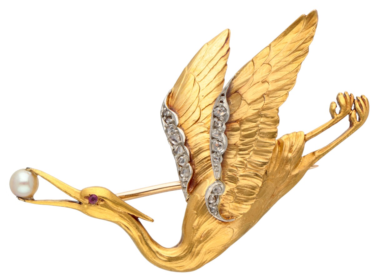 18 kt. Geelgouden kraanvogel broche met parel in snavel, bezet met diamant en robijn.