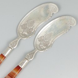 2-delige set botermesjes zilver.
