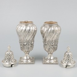 2-delige set strooibussen zilver.
