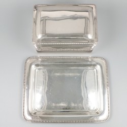 Koektrommel met onderschotel zilver.