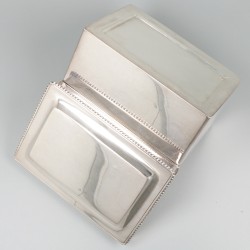 Koektrommel met onderschotel zilver.