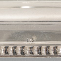 Koektrommel met onderschotel zilver.