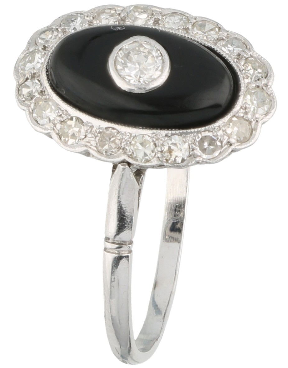 Witgouden Art Deco ring, met ca. 0.46 ct. diamant en onyx - BWG 10 kt.
