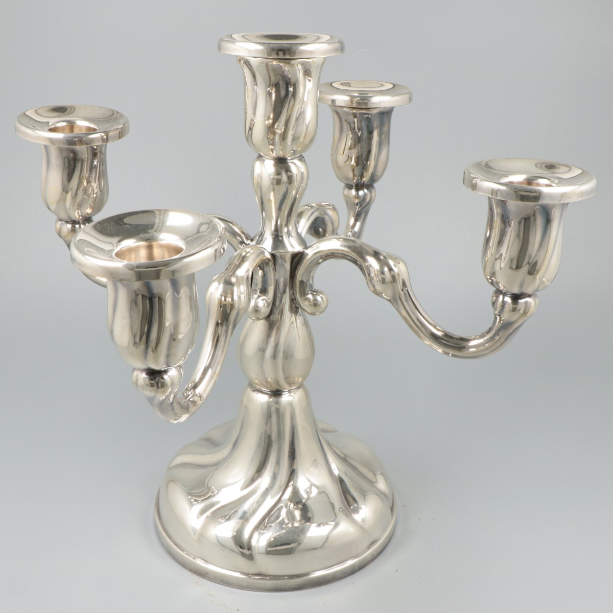 Tafelkandelaar zilver.