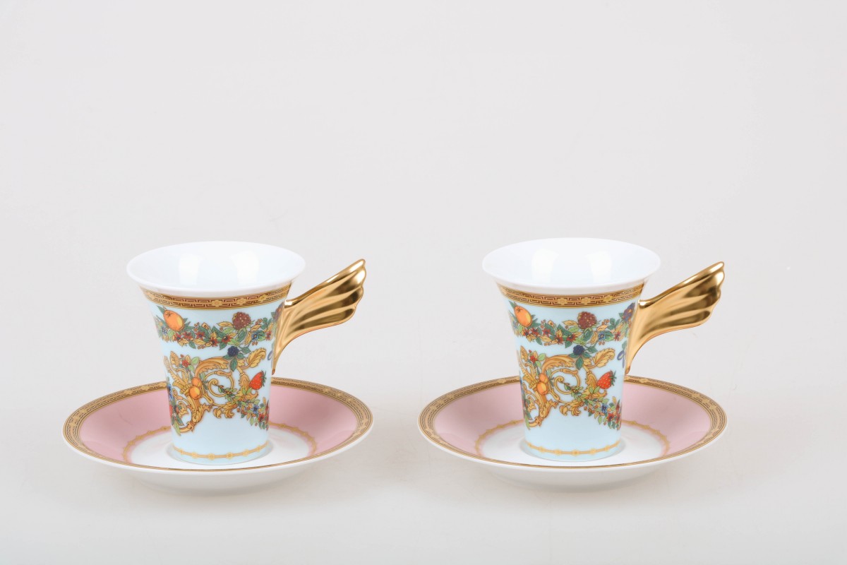 Een set van (2) porseleinen koffie kop-en-schotels met Le Jardin decor. Rosenthal voor Versace. Duitsland, eind 20e eeuw.