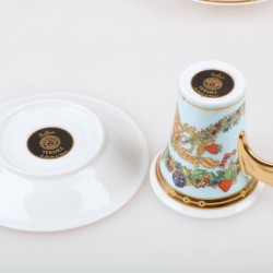 Een set van (2) porseleinen koffie kop-en-schotels met Le Jardin decor. Rosenthal voor Versace. Duitsland, eind 20e eeuw.