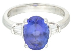 Engelse platina ring bezet met gecertificeerde deep violetish blue tanzaniet en diamant.