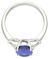 Engelse platina ring bezet met gecertificeerde deep violetish blue tanzaniet en diamant.