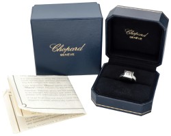 Chopard 'Happy Diamonds' 18 kt. witgouden ring bezet met ca. 0.03 ct. diamant.