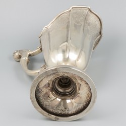 Waterkan zilver.