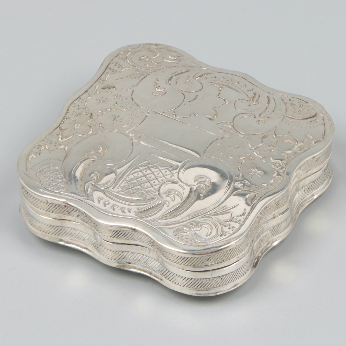 Pepermuntdoosje zilver.