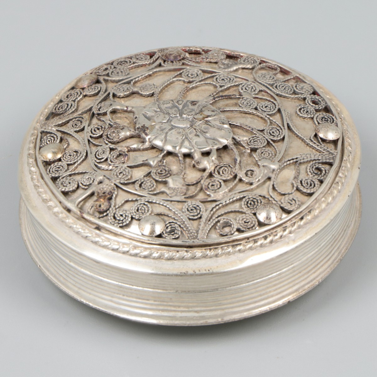 Pepermuntdoosje zilver.