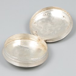 Pepermuntdoosje zilver.