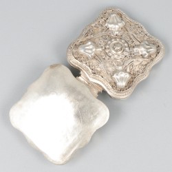 Pepermuntdoosje zilver.