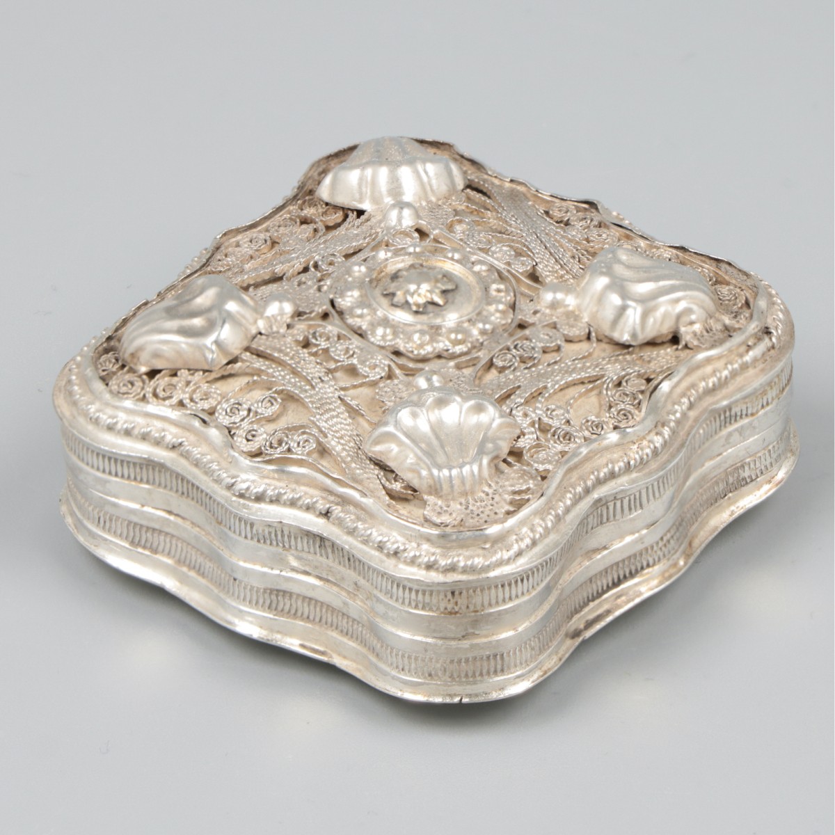 Pepermuntdoosje zilver.