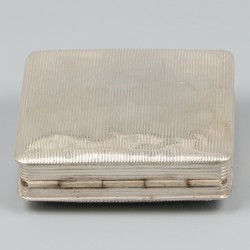 Pepermuntdoosje zilver.