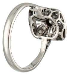 14 kt. Witgouden art deco ring bezet met met oud geslepen diamant.