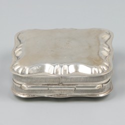 Pepermuntdoosje zilver.
