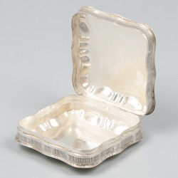 Pepermuntdoosje zilver.
