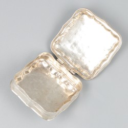 Pepermuntdoosje zilver.