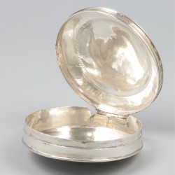 Pepermuntdoosje zilver.