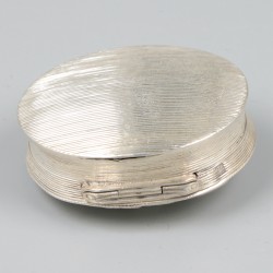 Pepermuntdoosje zilver.
