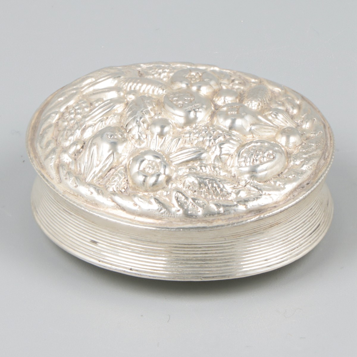 Pepermuntdoosje zilver.