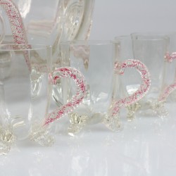 Een glazen bowlset (8+1) gedecoreerd met mascarons "att Salviati". Murano, circa 1890.