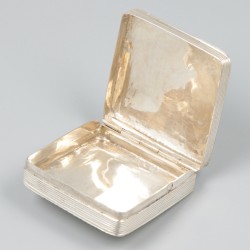 Pepermuntdoosje zilver.