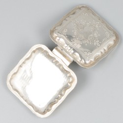 Pepermuntdoosje zilver.