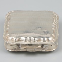 Pepermuntdoosje zilver.