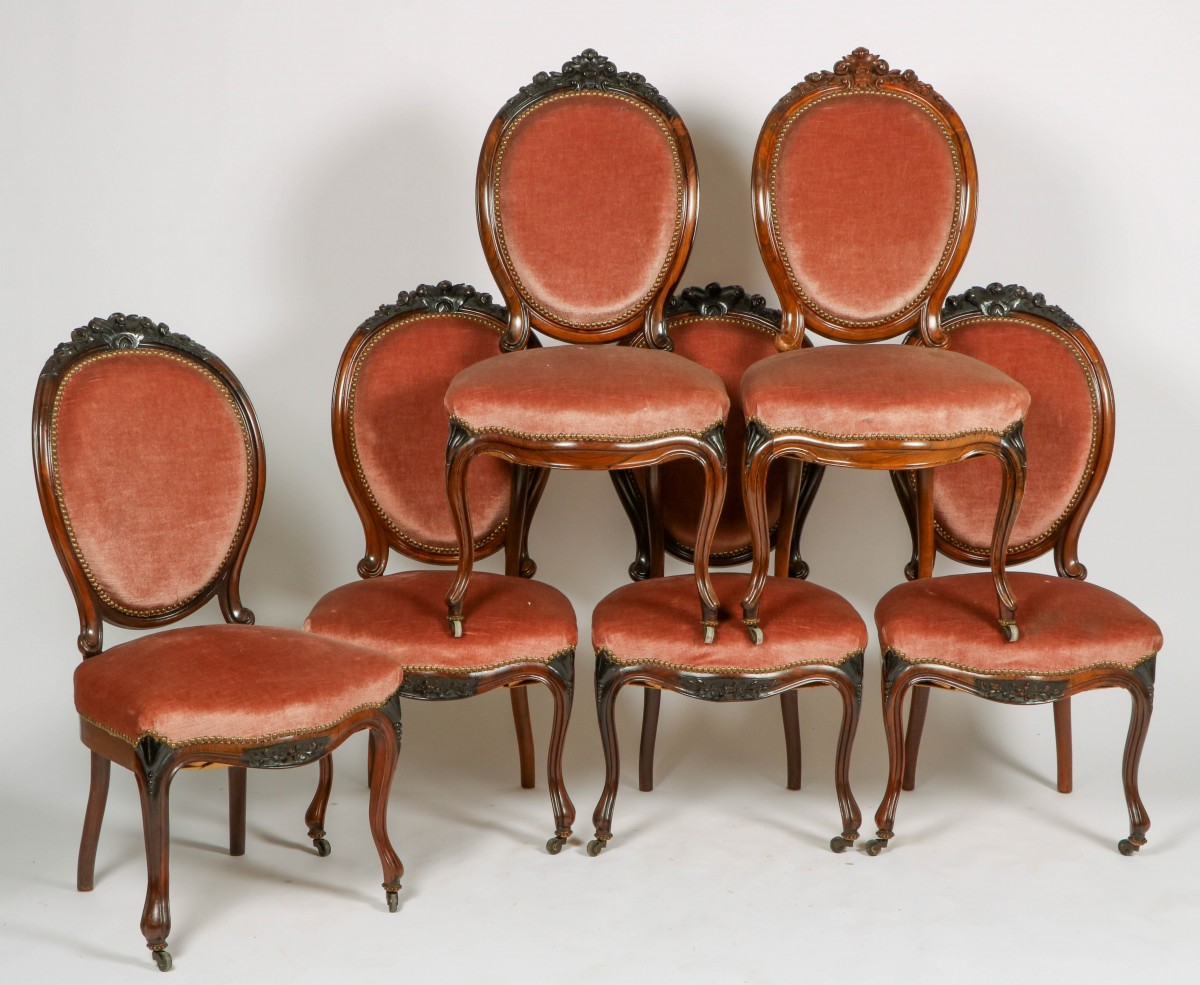 Zes mahoniehouten eetstoelen, Louis XVI stijl, een set van (4) en (2), 20e eeuw.
