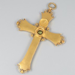 14 kt. Geelgouden corpus / borstkruis met peridot.