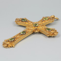 14 kt. Geelgouden corpus / borstkruis met peridot.