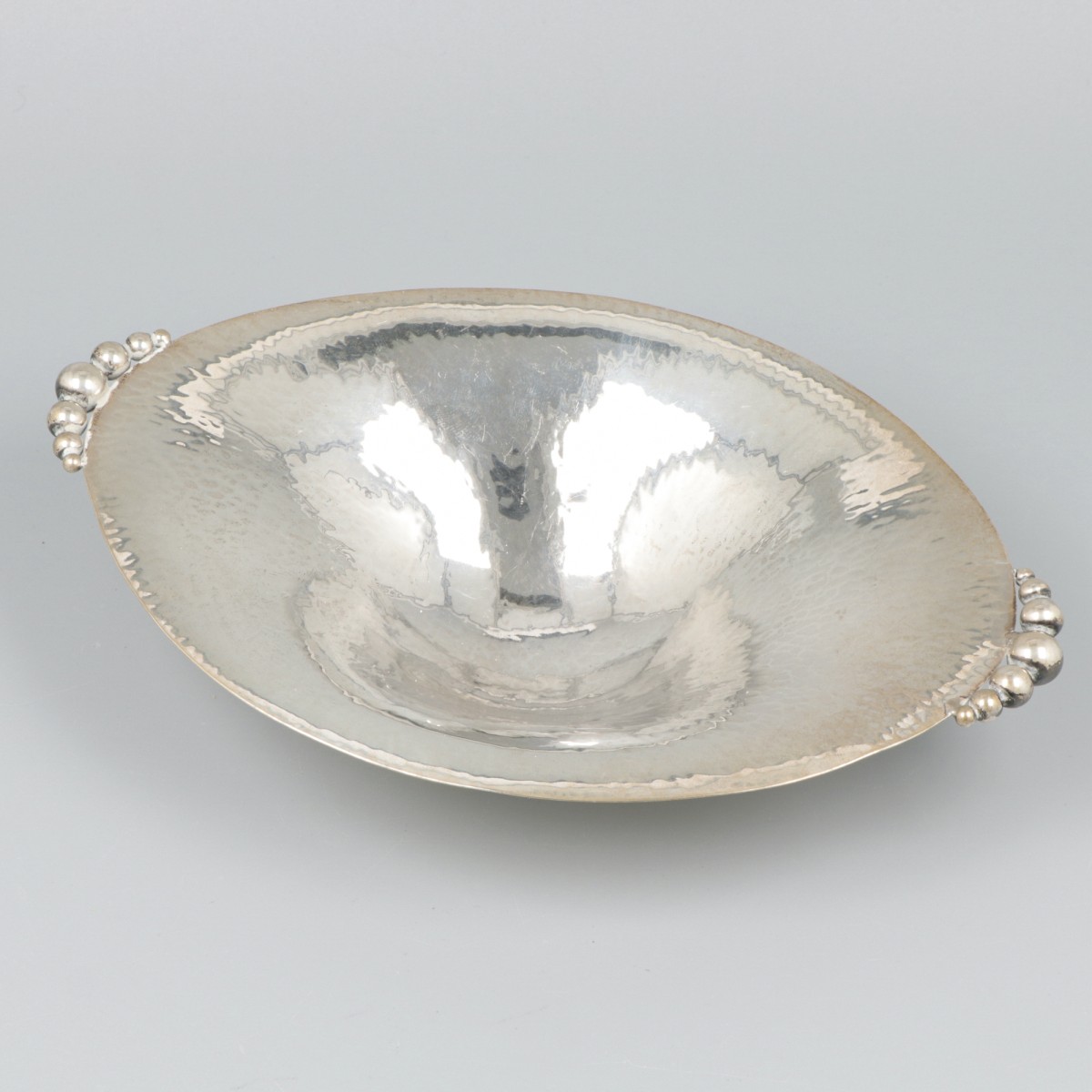 Amsterdamse school bonbonschaal zilver.