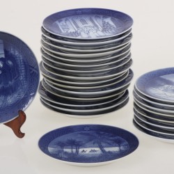 Een lot van (30) porseleinen kerst jaarbordjes. Royal Copenhagen, eind 20e eeuw.