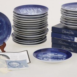 Een lot van (30) porseleinen kerst jaarbordjes. Royal Copenhagen, eind 20e eeuw.