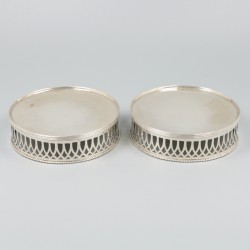 2-delige set flessenbakken zilver.