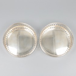 2-delige set flessenbakken zilver.