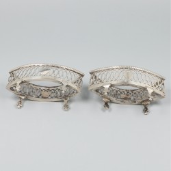 2-delige set zoutkelders zilver.