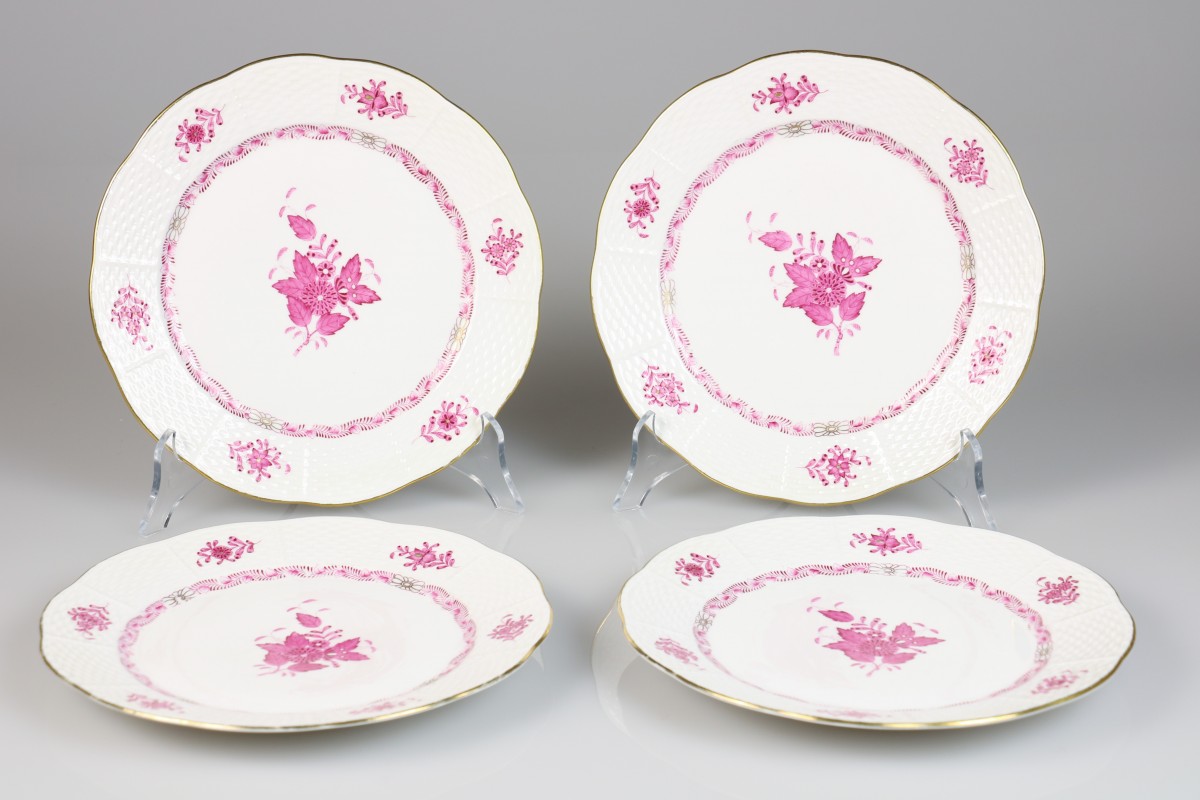 Een set van (4) porseleinen borden met Apponyi Purple decor, Herend. Hongarije, eind 20e eeuw.