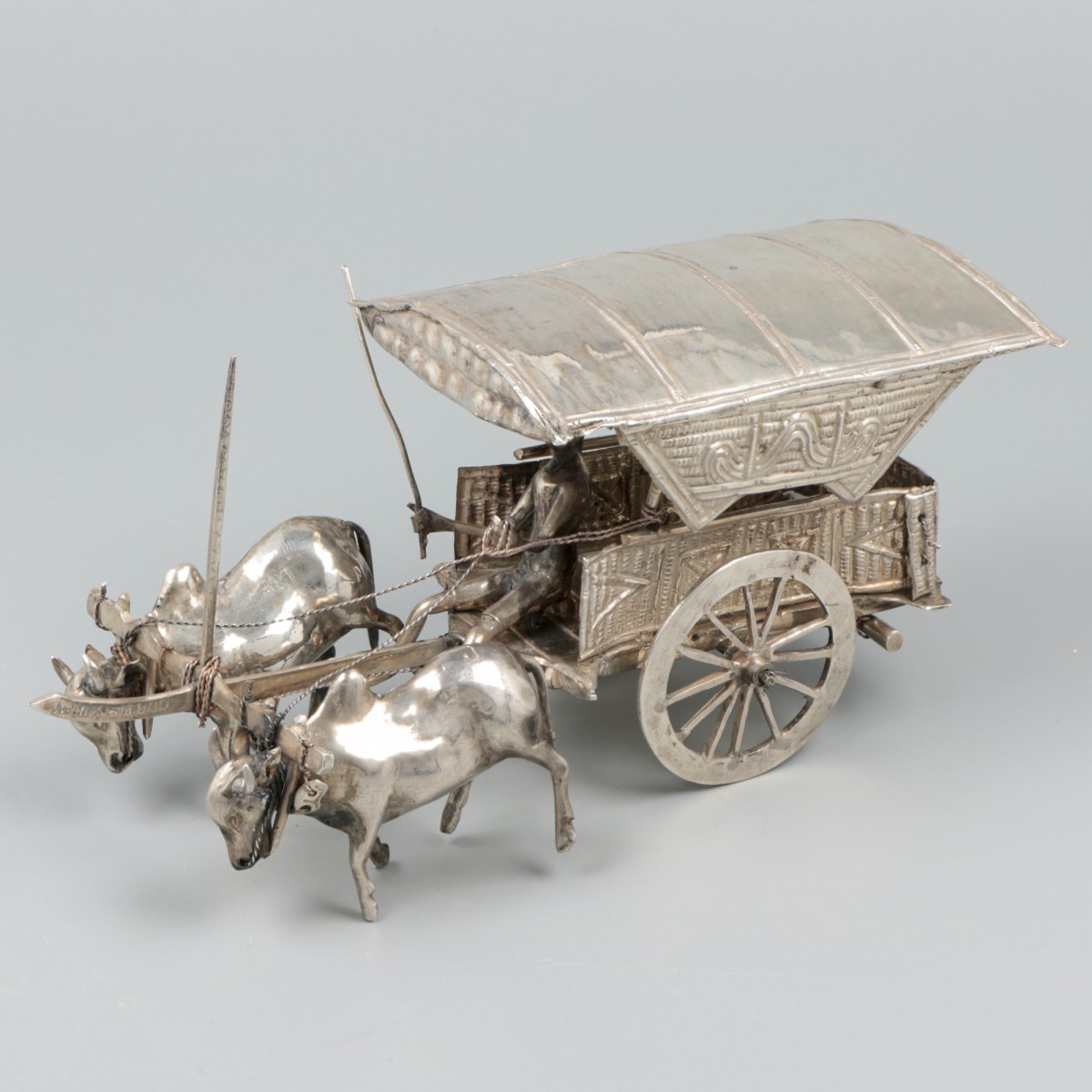 Miniatuur ossenkar zilver.