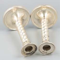2-delige set kandelaren zilver.